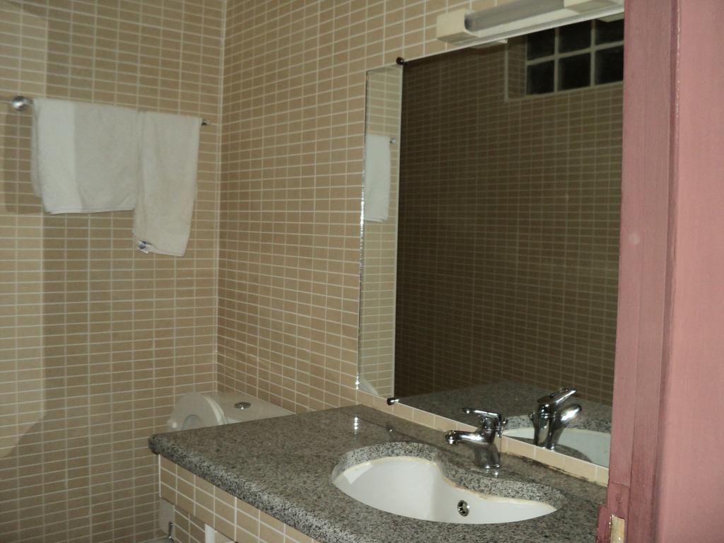 Java Hotel Toamasina Oda fotoğraf